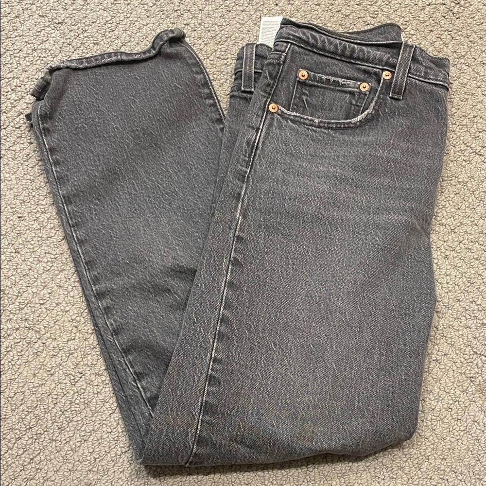 Levi's Women's Straight Leg Jeans in Charcoal